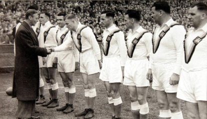1948 Challenge Cup Final A world record crowd of 91,465 saw Bradford Northern lose to Wigan by 8 points to 3 in this 1948 Final at Wembley. Here King George VI is seen being intoduced to the Bradford Northern side.
